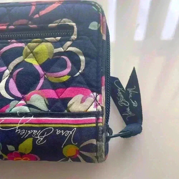 Vera Bradley turn lock front quilted large wallet - Picture 4 of 9